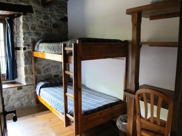 Albergue Turistico Valdebaro Camaleño Rum bild